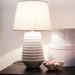 Aneta Lighting Pöytävalaisin Mona