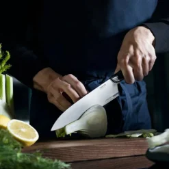 Fiskars Taiten kokinveitsi iso 20 cm
