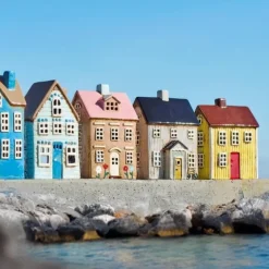 IB Laursen talolyhty Visby polkupyörä edessä ja musta katto