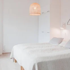 Sessak riippuvalaisin Aya S luonnonvaalea