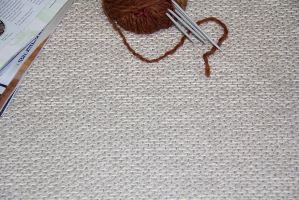 VM-Carpet Aho 72 beige, kapea pellavakantti 133*200 cm